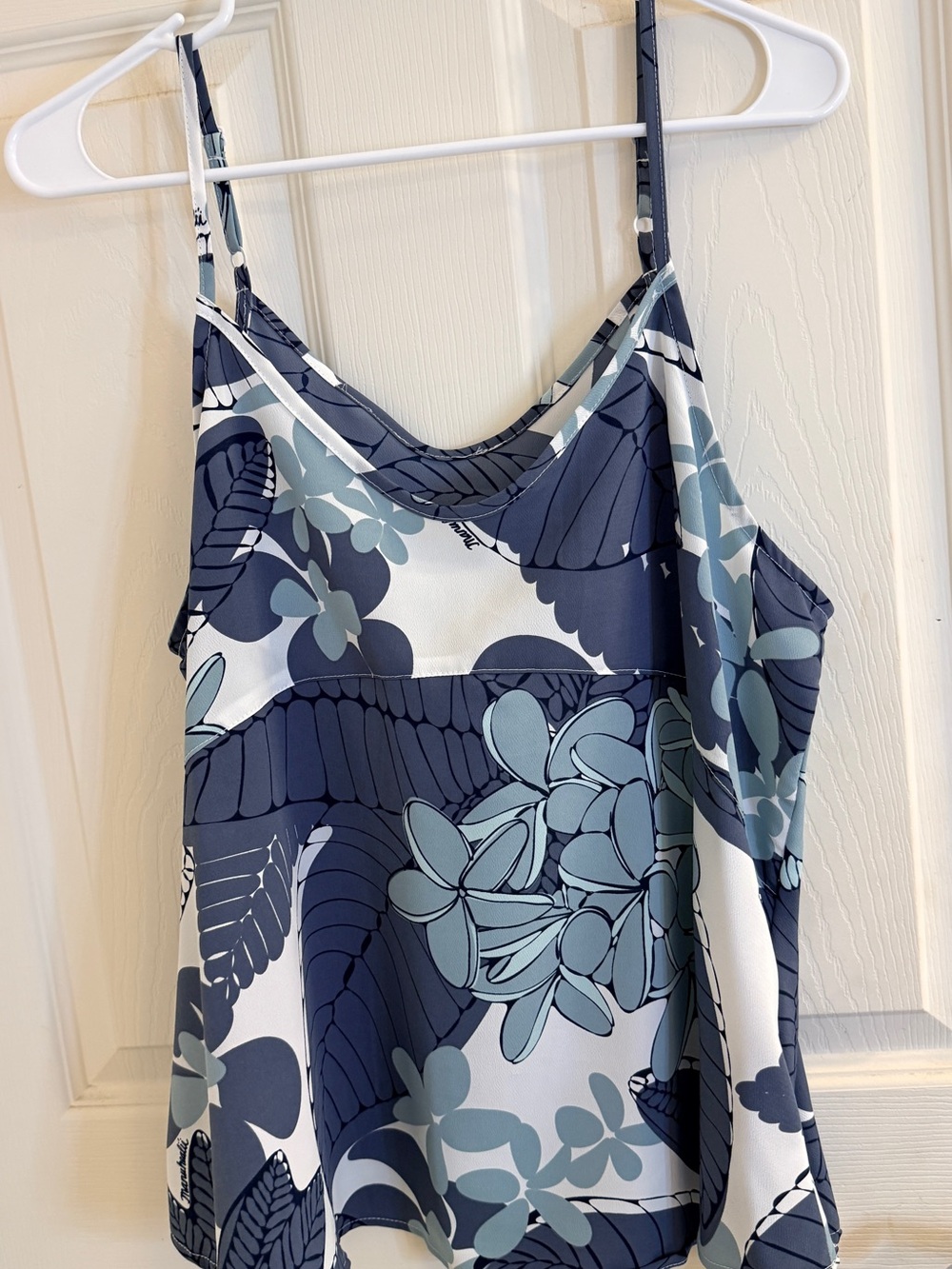 XL Manuhealii Women’s Floral Print Cami Tank Top in Blue & White